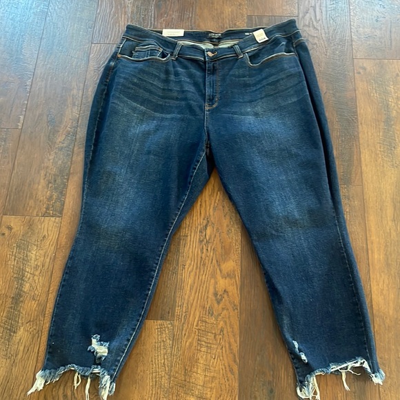 NEW JUDY BLUE MID RISE SLIM FIT - Picture 1 of 4